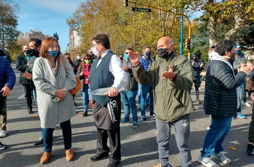 "Restaurante a cielo abierto", el nuevo reclamo de los gastronómicos