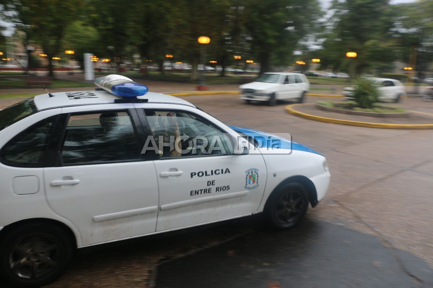 La policía fue alertada por "disturbios en la vía pública", pero terminó topándose con un robo