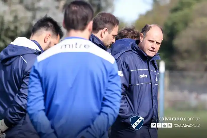 Duilio Botella tiene nuevamente bajas. (Foto: Florencia Arroyos - Club Alvarado)