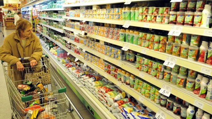 Consumidor: busca precios, promociones y segundas marcas