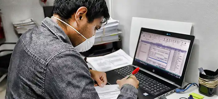 Empleados públicos nacionales con hijos de hasta 13 años podrán trabajar de manera remota
