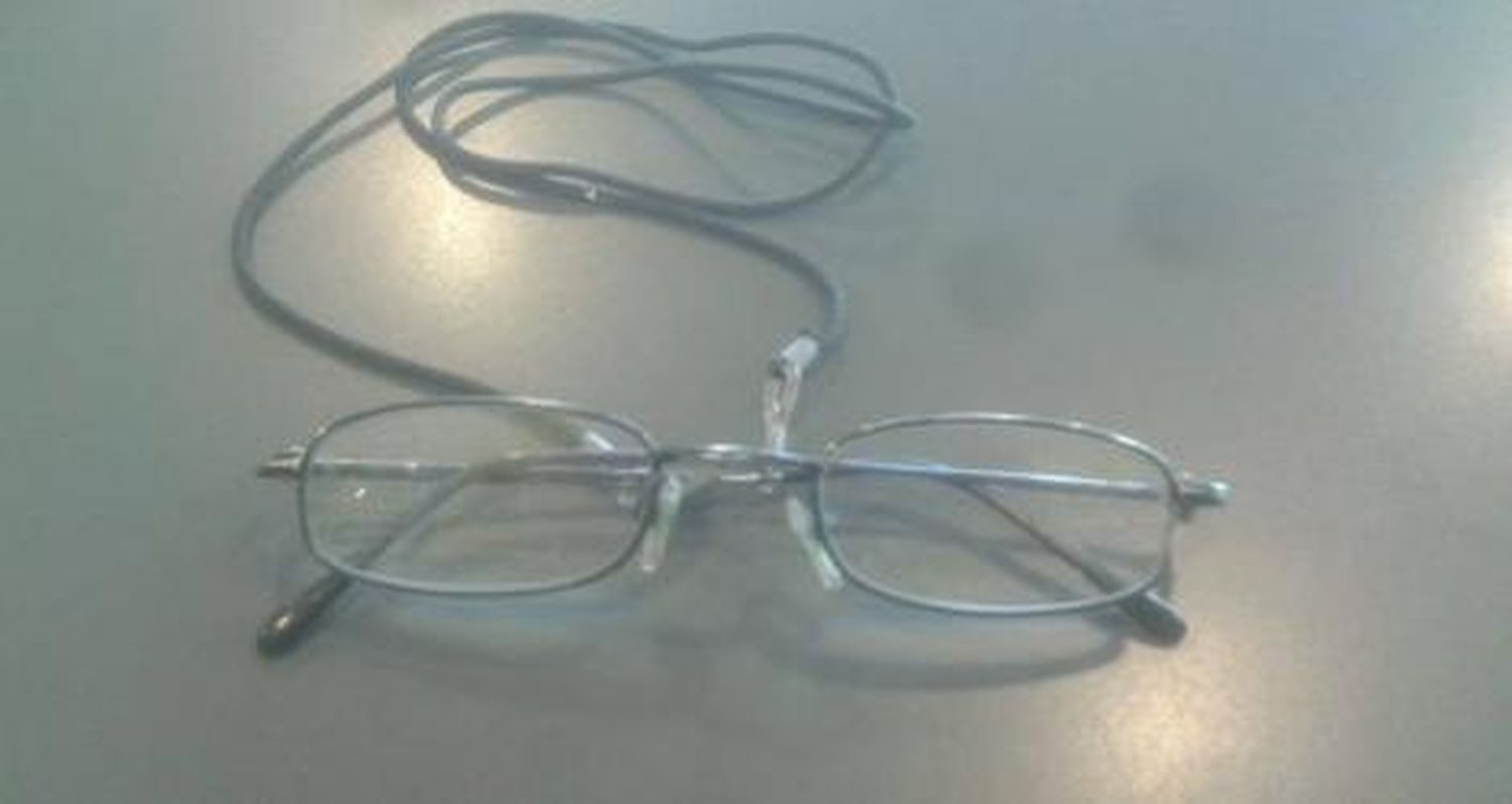Anteojos encontrados en el probador de Pampero