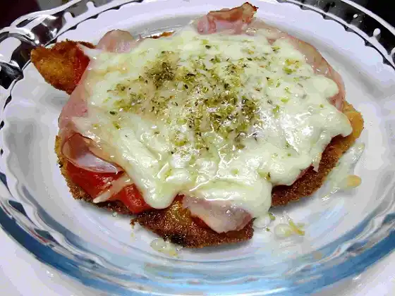 Hoy el Día está para milanesas a la napolitana con ensalada