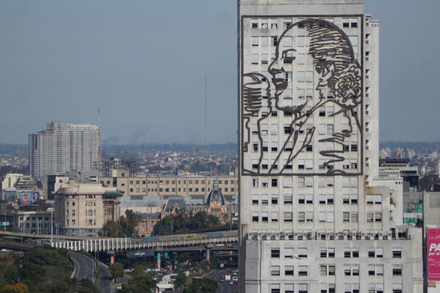 El Gobierno de Javier Milei evalúa la demolición del emblemático edificio del ex Ministerio de Desarrollo Social con la imagen de Evita