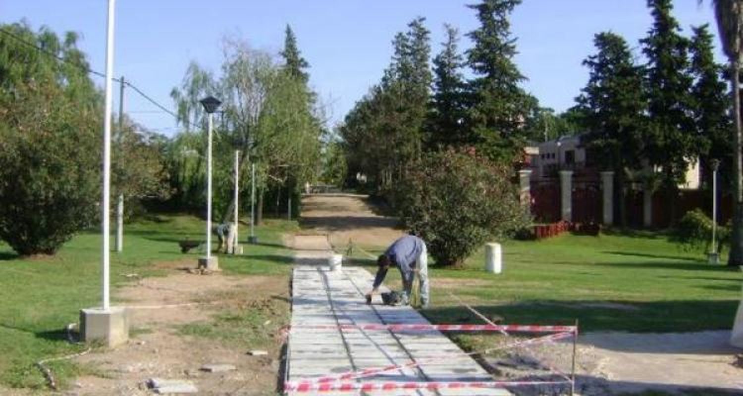 Siguen los trabajos en la Plaza de la Amistad