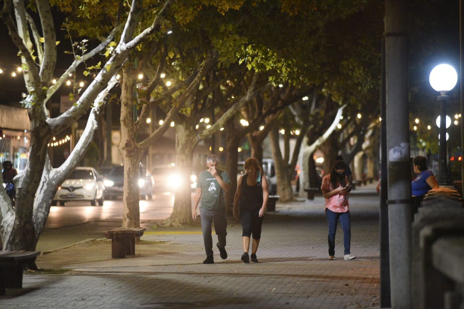 Provincia prohibió la permanencia en espacios públicos a partir de las 8 de la noche