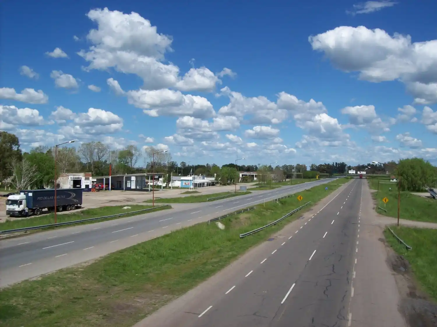 Honestidad brutal: Un vecino de Chascomús encontró un bolso con dinero sobre la ruta 2 y lo devolvió a su dueño