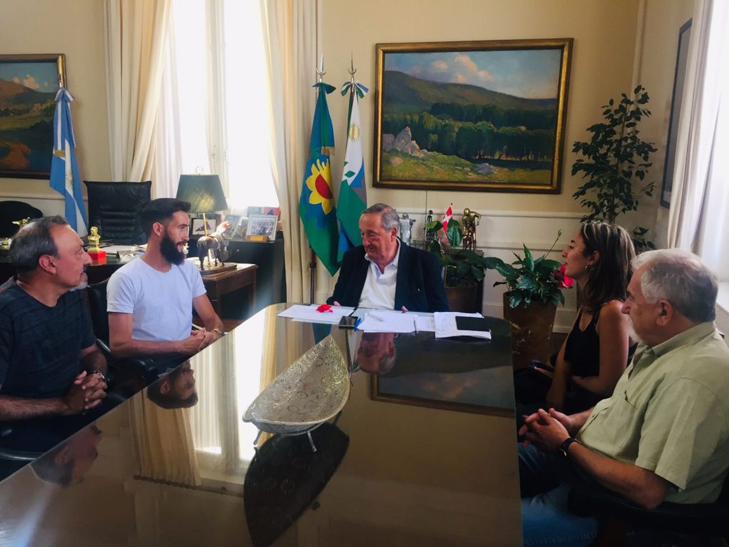 El Intendente recibió a Sergio Migon, el malambista tandilense finalista en Cosquín 2020