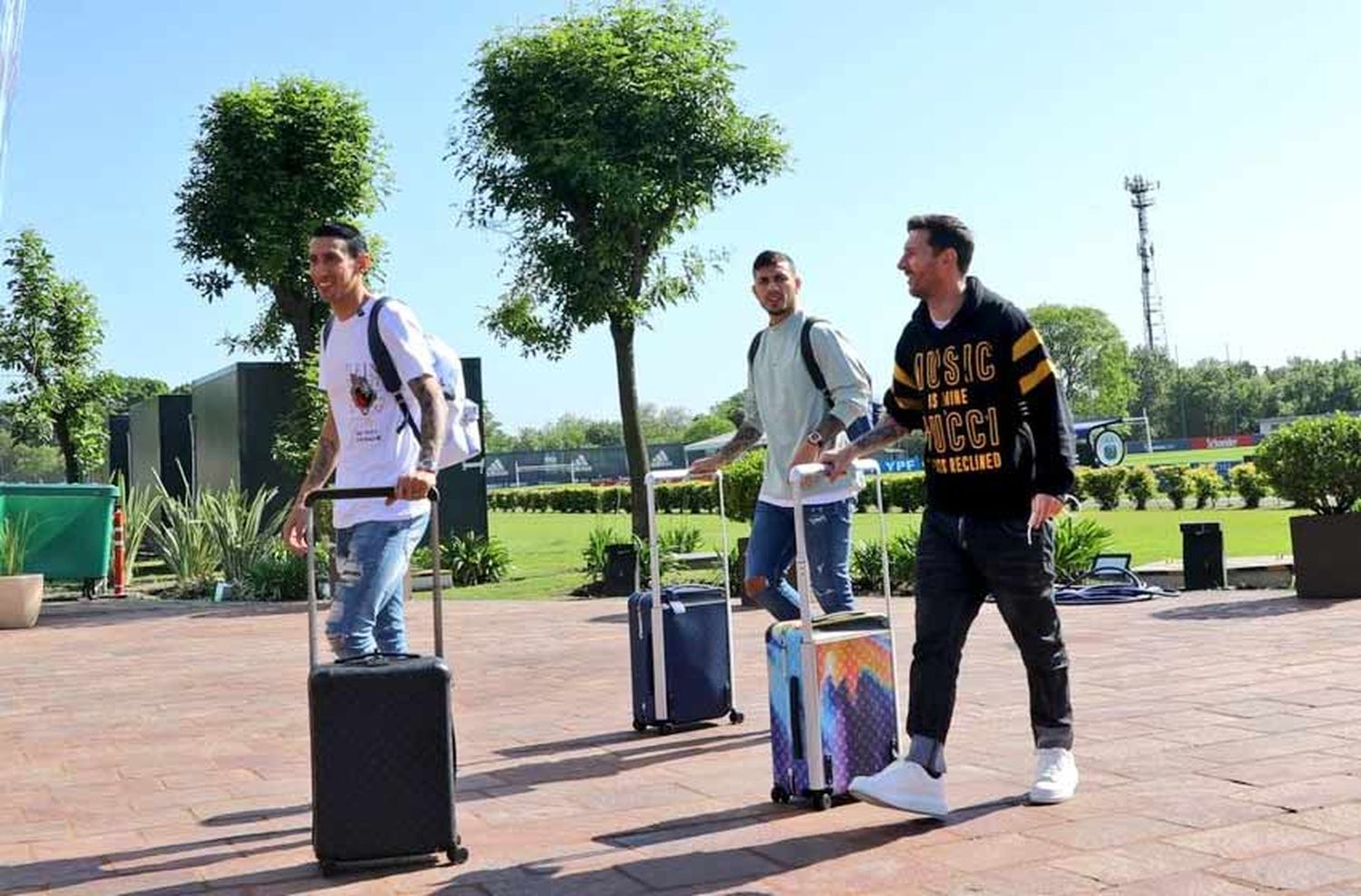 Messi y Di María llegaron a Argentina para sumarse a la Selección