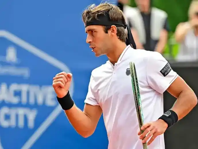 Etcheverry eliminó r 7-6 y 6-3 frente a Comesaña.