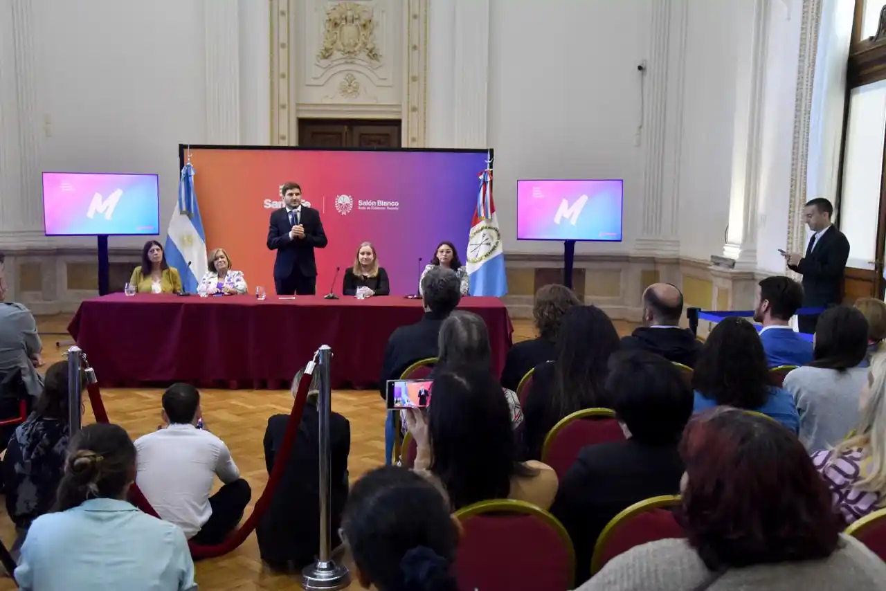 Pullaro encabezó la presentación en el Salón Blanco del Gobierno provincial en Rosario.