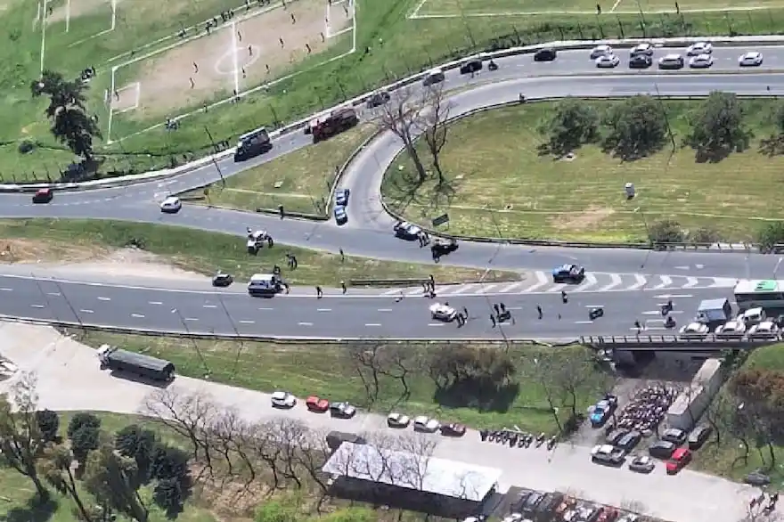 Corte en General Paz por choque con heridos
