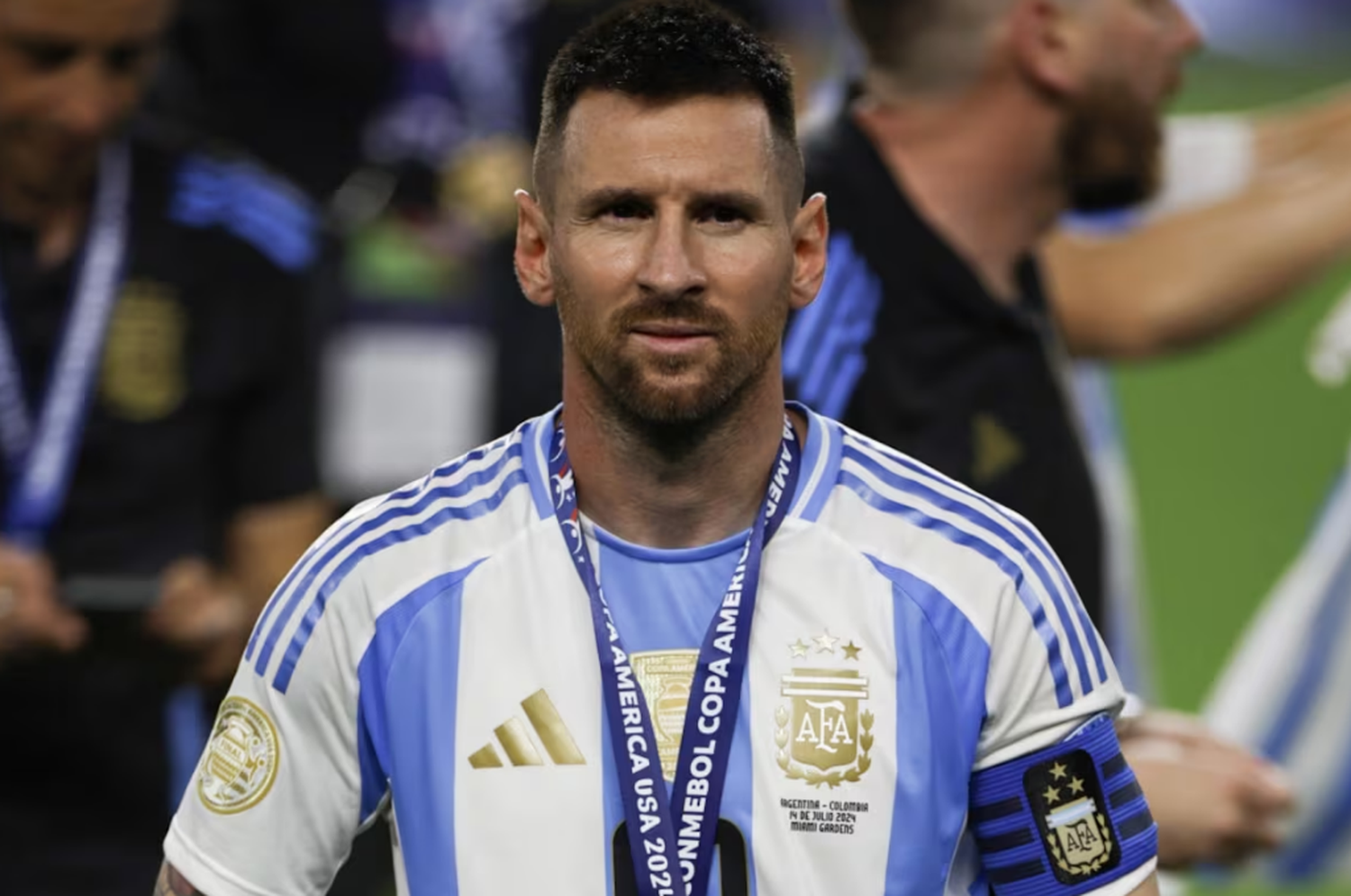 Leo y su medalla de campeón de América. (Foto: EFE/EPA/CJ GUNTHER)