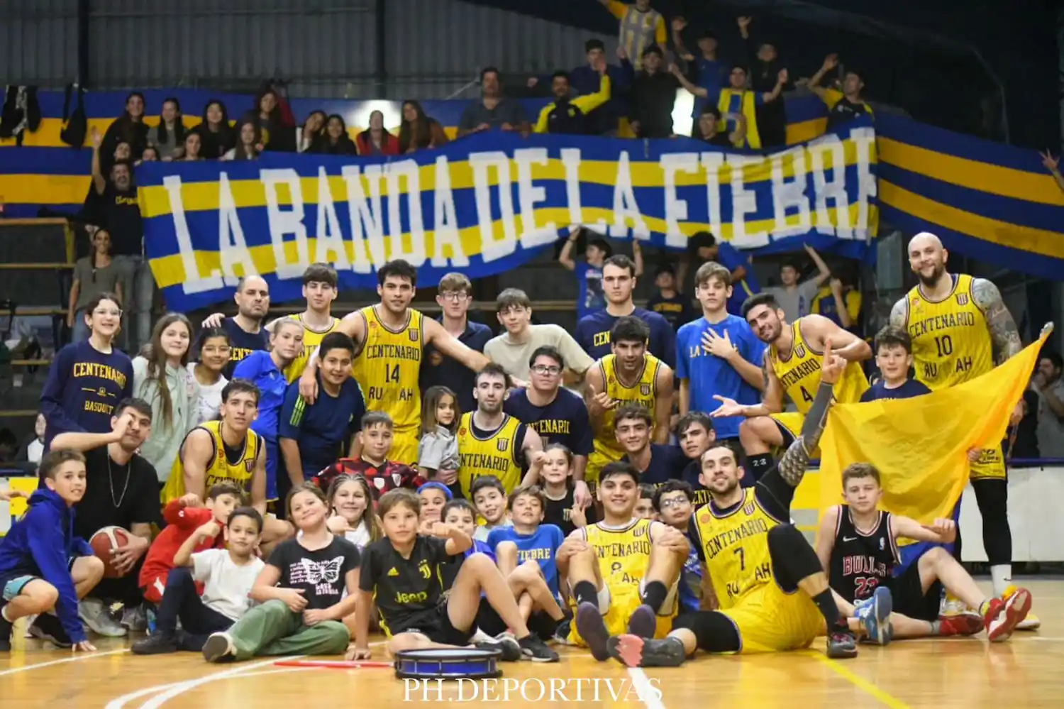 Centenario no para. Nueva victoria y ya suma 14 consecutivas, para asegurarse el "1" de cara a los playoffs. Foto: Lola Calace (PH Deportivas - Sport 3 Producciones)