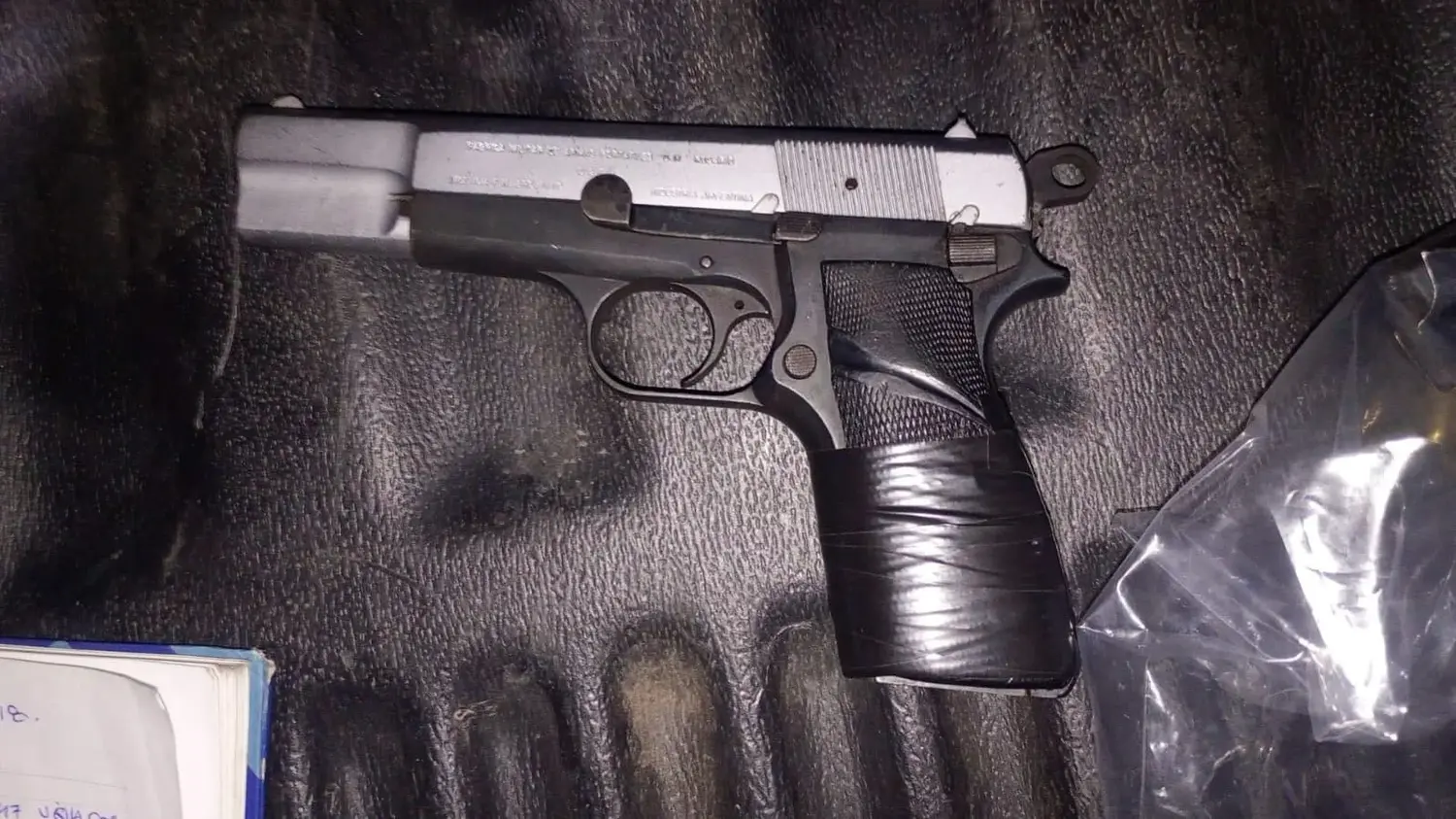 Pistola secuestrada.
