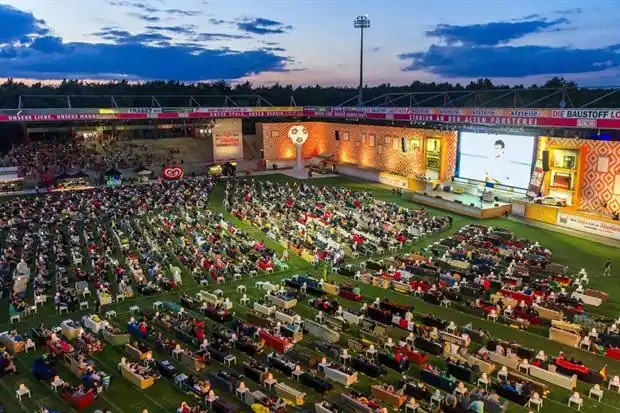 Un estadio alemán se convirtió en un living gigante para ver el Mundial de Brasil