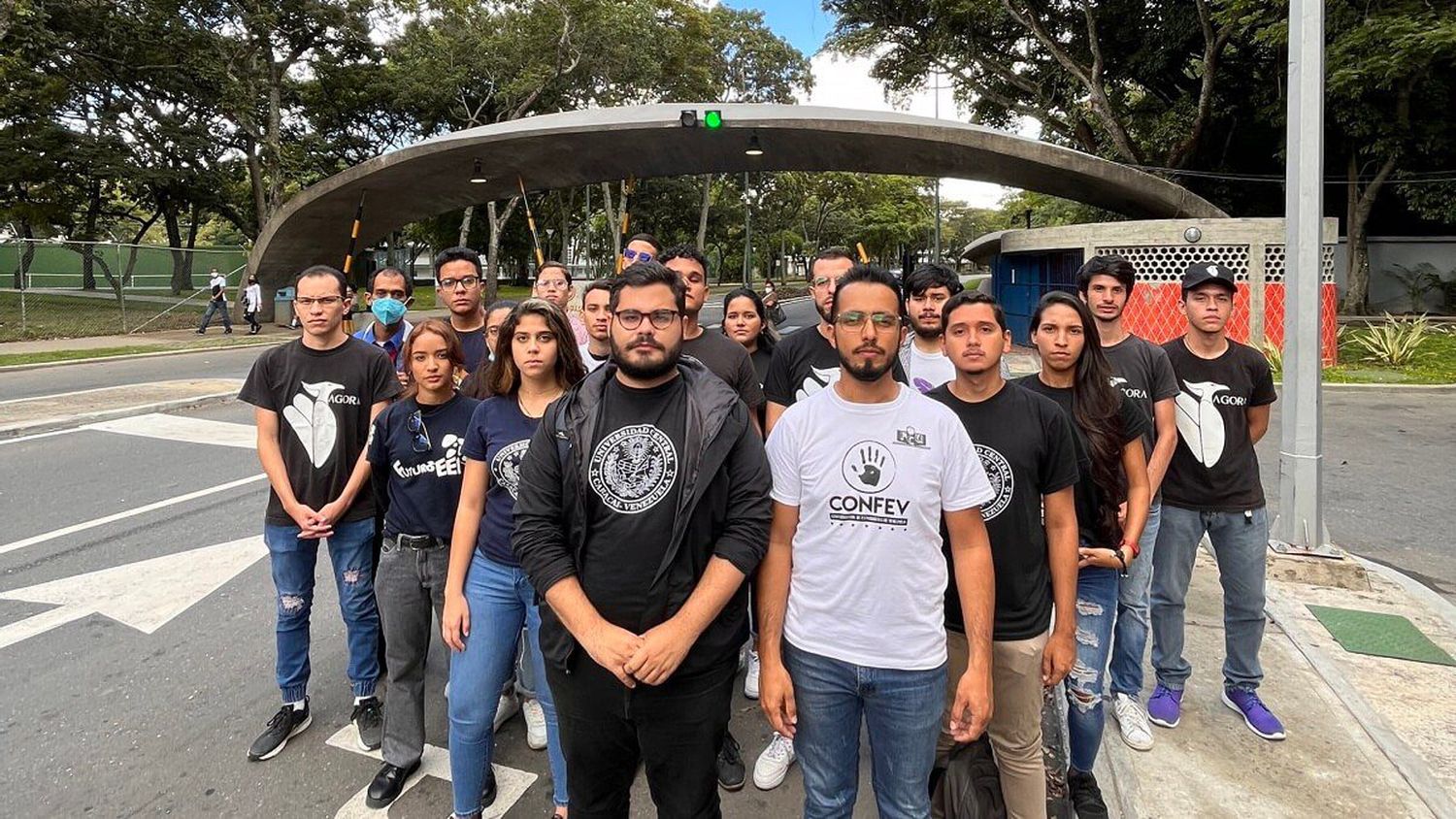 ¡ESTÁN EQUIVOCADAS, las calles no se enfriarán! Estudiantes a las ministras Lucena y Santaella
