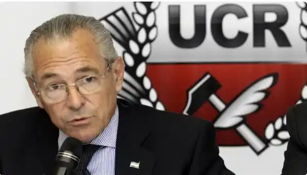 Tras el pase al Massismo de Jano, el presidente de la UCR lo trató de "Tránsfuga"