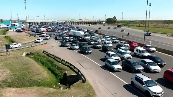 En el comienzo del fin de semana largo, más de 2000 autos por hora se dirigen a la costa