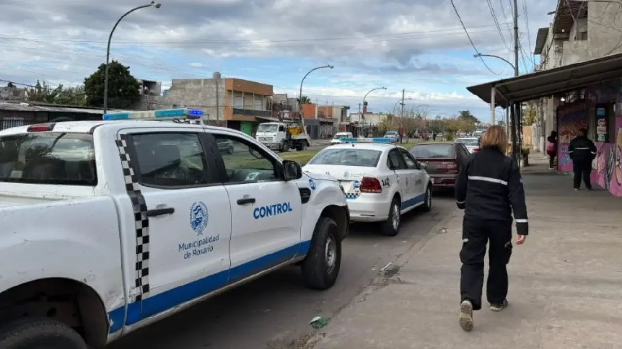 Operativo municipal en bulevar Avellaneda: retiraron estructuras y liberaron espacios públicos