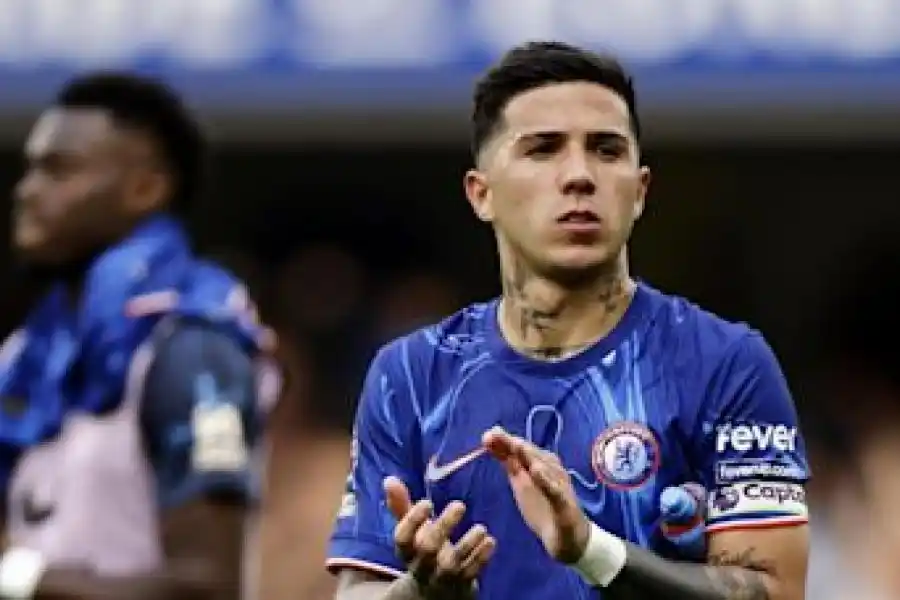 Enzo Fernández sancionado económicamente en Inglaterra