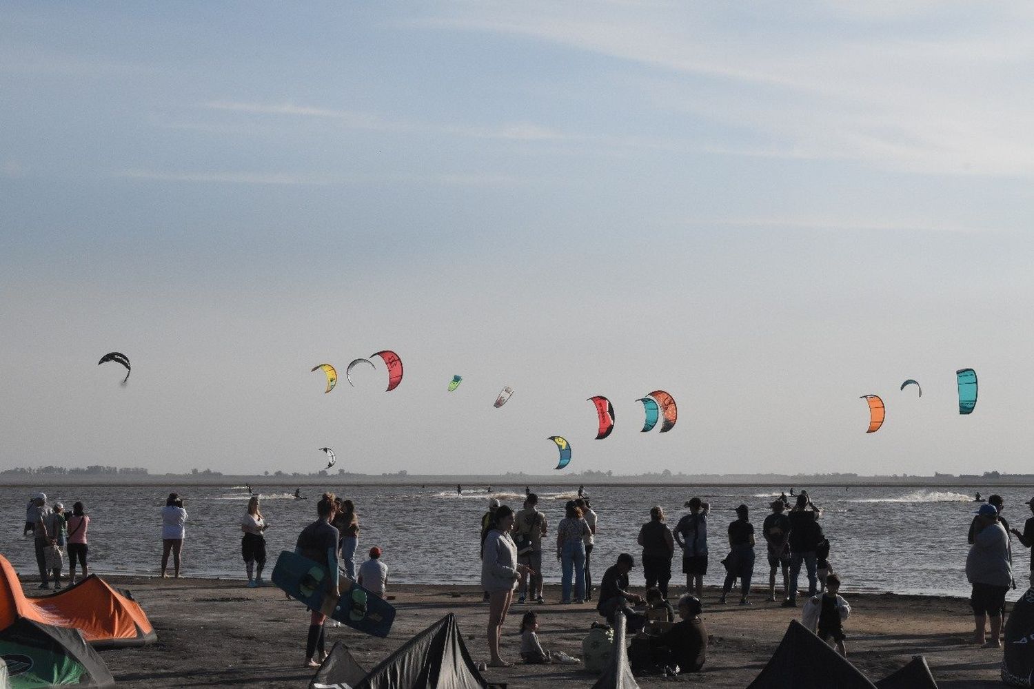 Espectacular tercer encuentro nacional de Kitesurf en Melincué