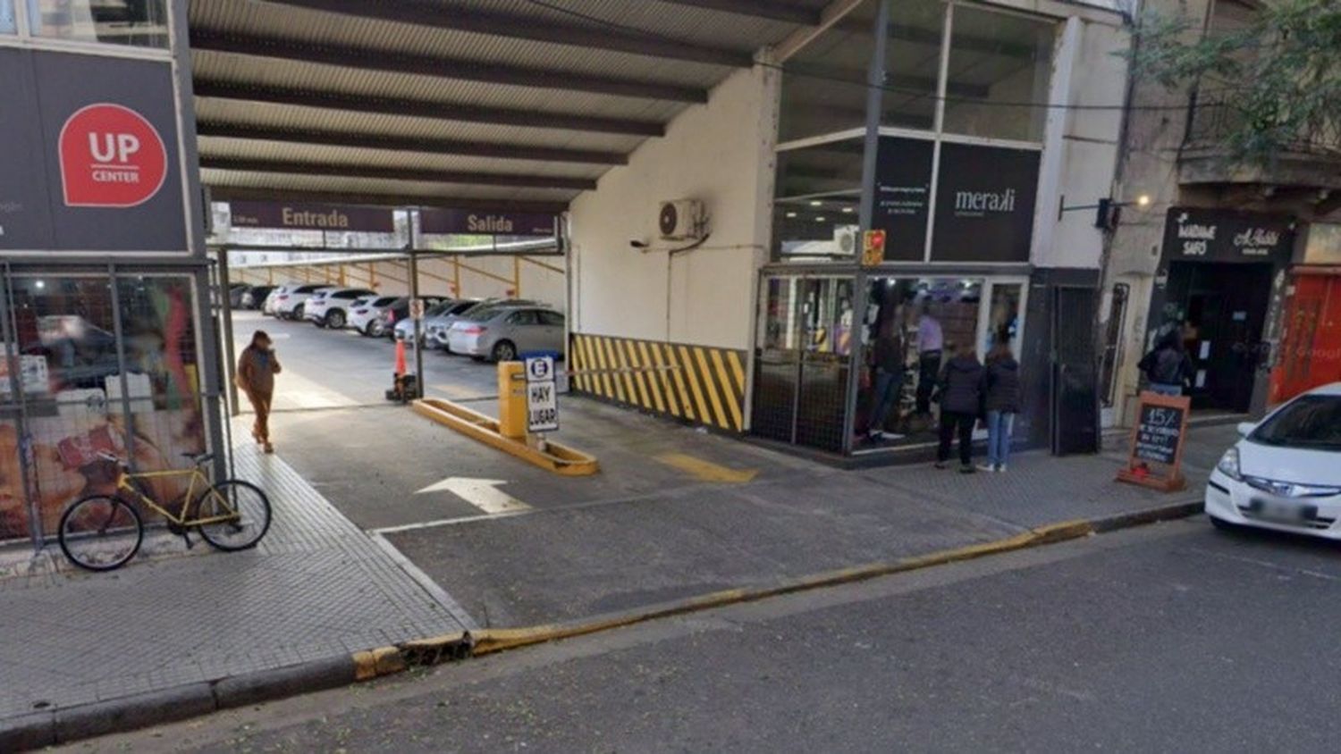 En Rosario a un crespense le abrieron la camioneta y se llevaron cerca de $3 millones