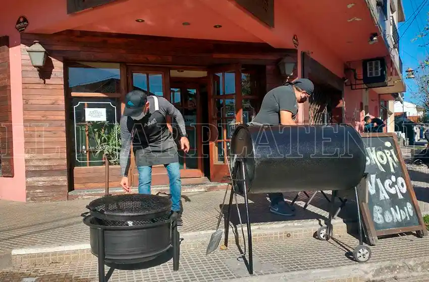 La parrilla a la calle seguirá en Fase 2: "Volvimos a la incertidumbre del año pasado"