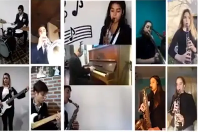 La Banda Municipal Lobería interpreta, desde casa, la marcha Mi Bandera.