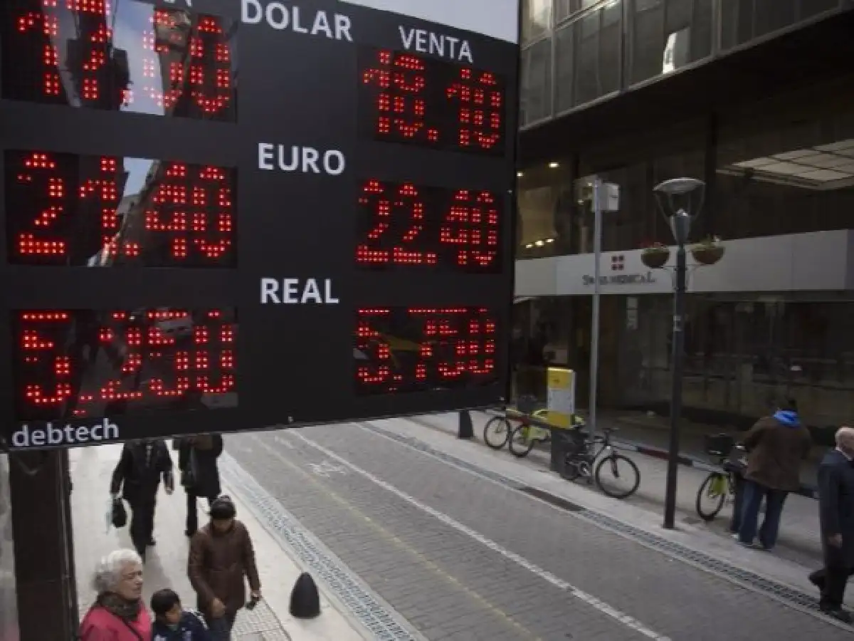 Para el FMI, el dólar debería aumentar 25% 