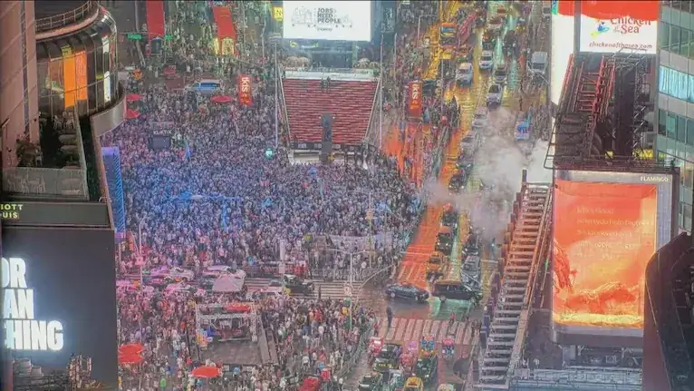 Miles de argentinos coparon Times Square en la previa de la final del Mundial ante España