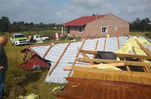 Volaron techos de casas del cuartel de bomberos en la zona sur de la ciudad