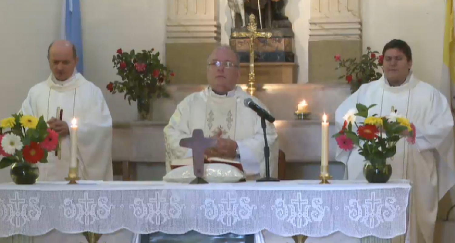 La misa de Pascua fue en la parroquia San Roque, con todos los sacerdotes de la ciudad