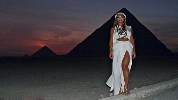PARTICULAR EXPOSICIÓN DE BEYONCÉ enardece a los egipcios