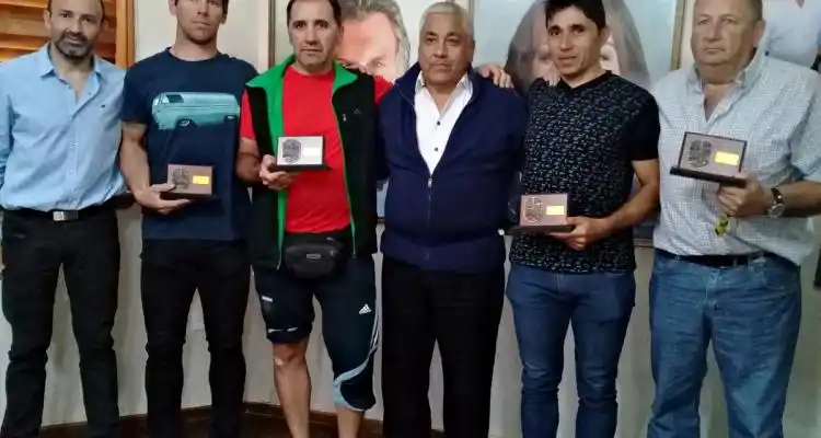 Salazar reconoció a los campeones de ciclismo