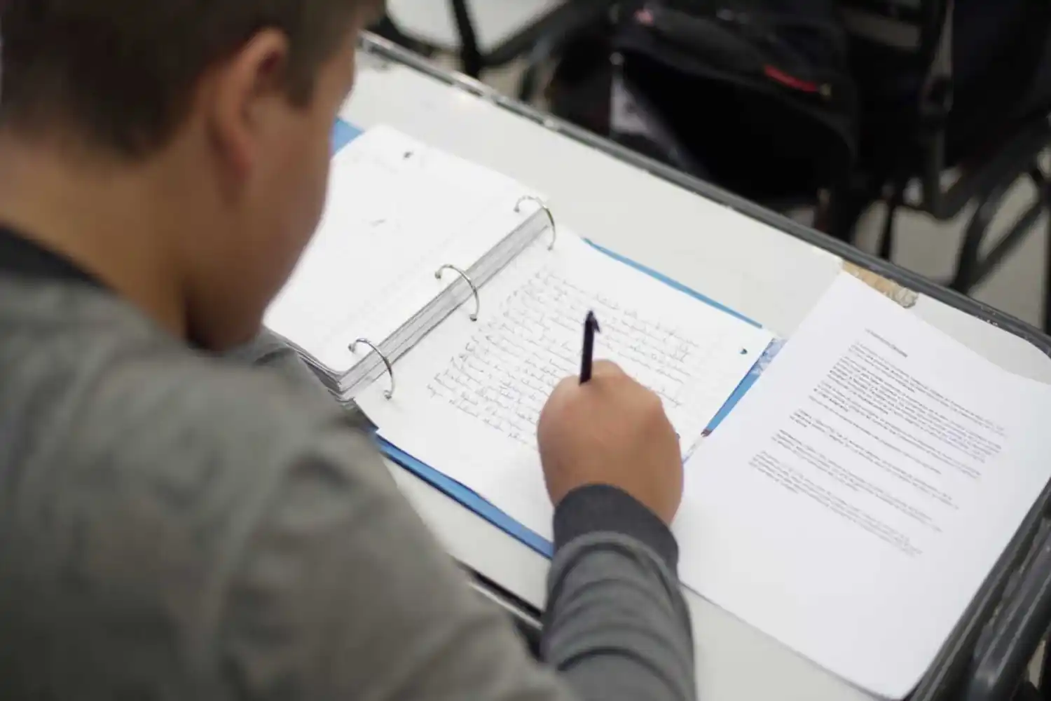 Otras 460 escuelas primarias incorporan una hora más de clases