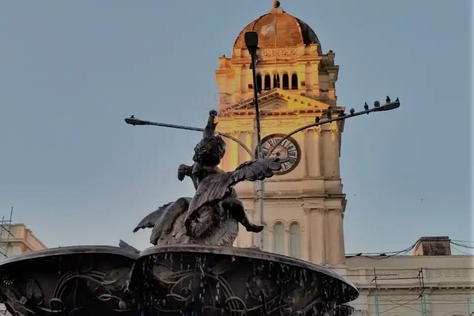 Cambiemos pide que también el Poder Ejecutivo provincial congele los salarios