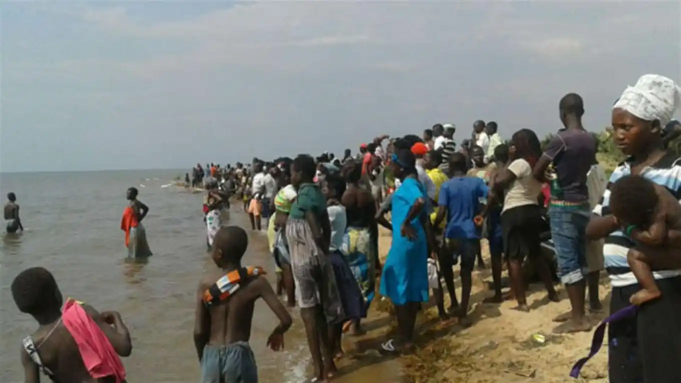 Al menos 9 muertos tras hundirse un barco con un equipo de fútbol