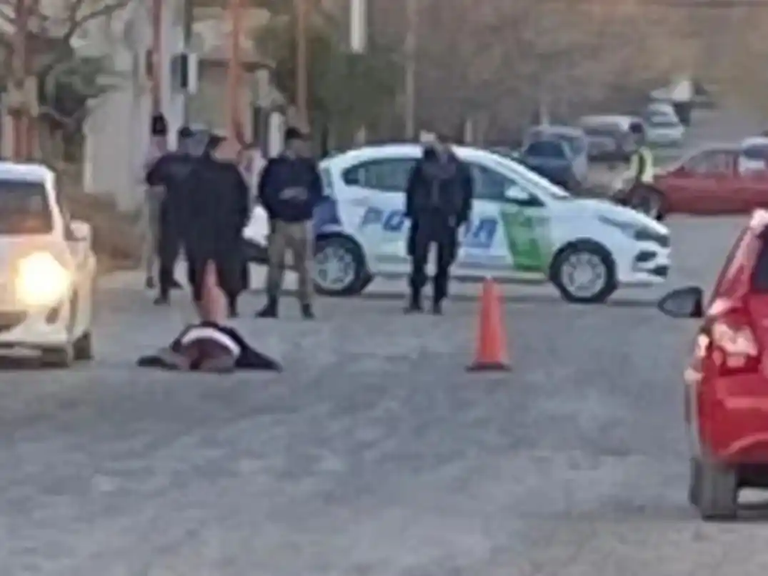 El brutal crimen ocurrió en la escuela N°53 de Río Negro.