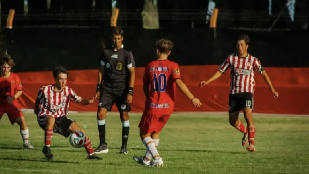 Villa Díaz Vélez empató con Huracán pero pasó por ventaja deportiva