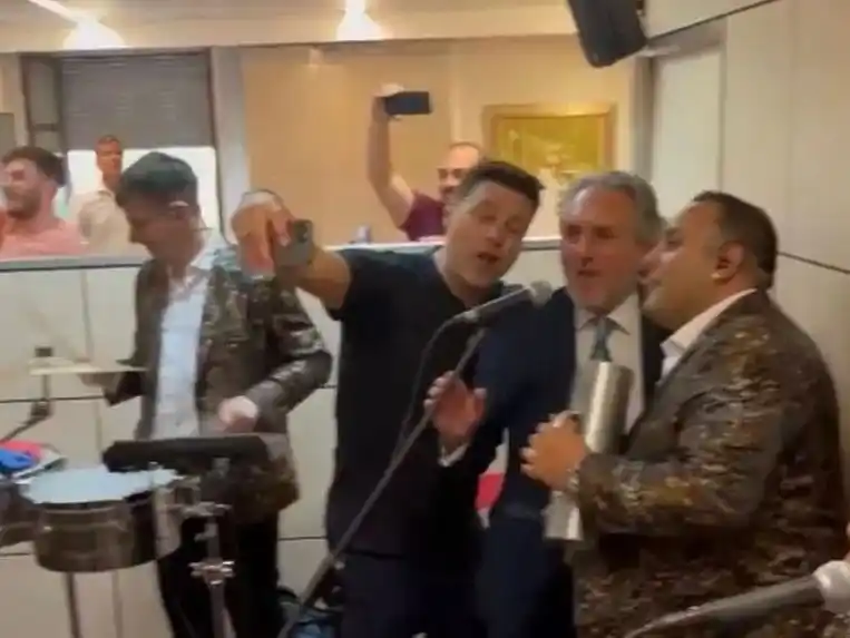 Los Palmeras hicieron bailar a todos en el Consulado Argentino en Barcelona