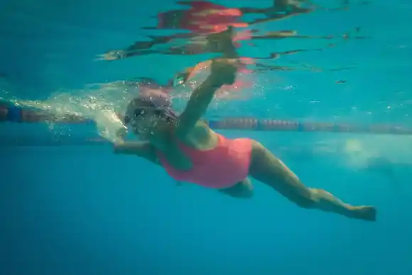 Abrieron nuevos cupos para practicar natación en el Natatorio Municipal