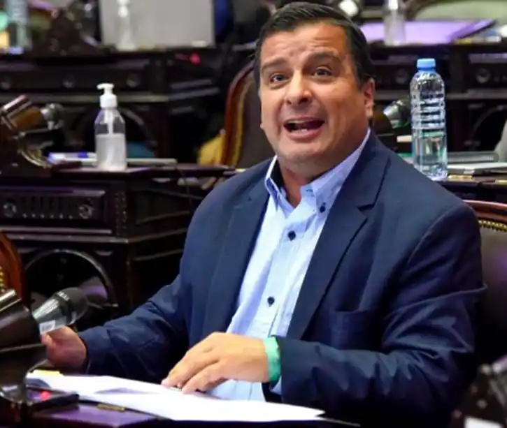 Casaretto respalda proyecto para poner fin a pensiones vitalicias de exgobernadores y vicegobernadores