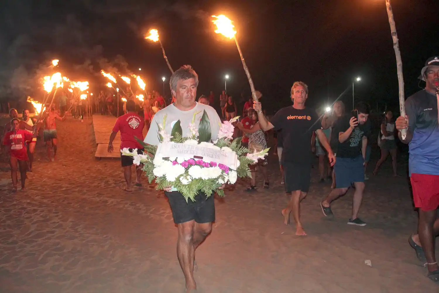 Ofrenda al mar. Un pasaje de los habituales actos de los guardavidas