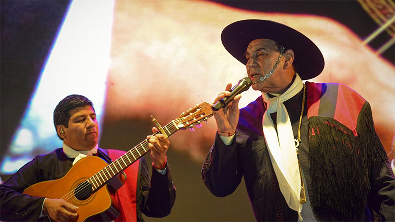 Diamante vivió a pleno la primera luna del Festival de Jineteada y Folclore