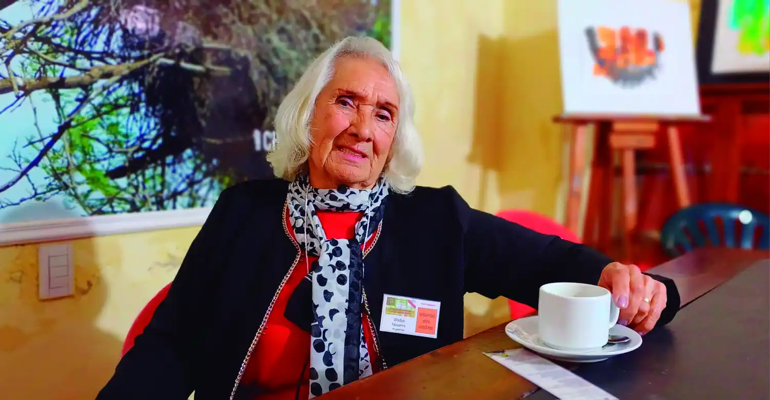 Gladys Navarro Espinoza: la vida entre la docencia y la poesía