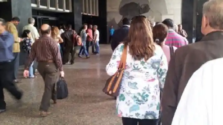 800 familias desprotegidas: Jorge Rodríguez botó a trabajadores contratados por la antigua AN