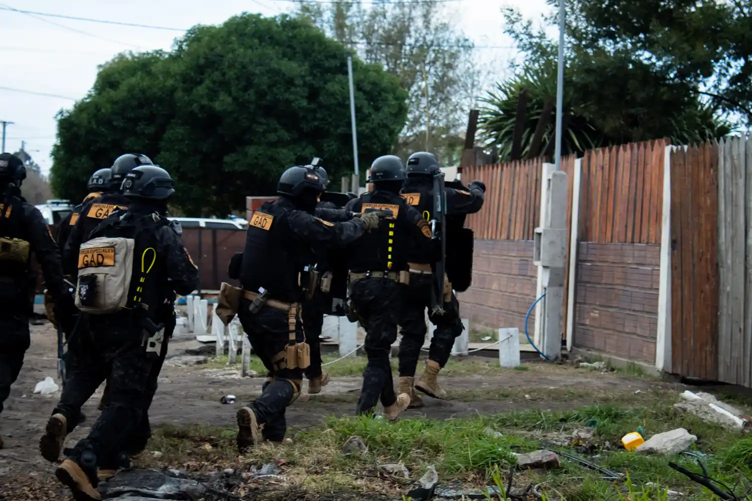 Por coincidencia en los apellidos, algunos de los delincuentes serían familiares entre sí.