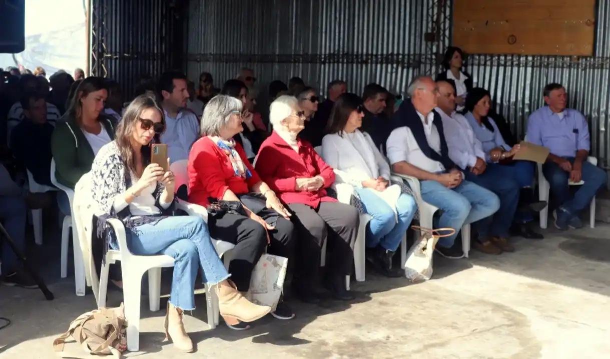 La gente de Talitas acompañó la presentación-