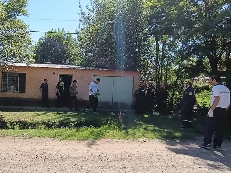 Equipos de emergencia trabajaron en el rescate del hombre.